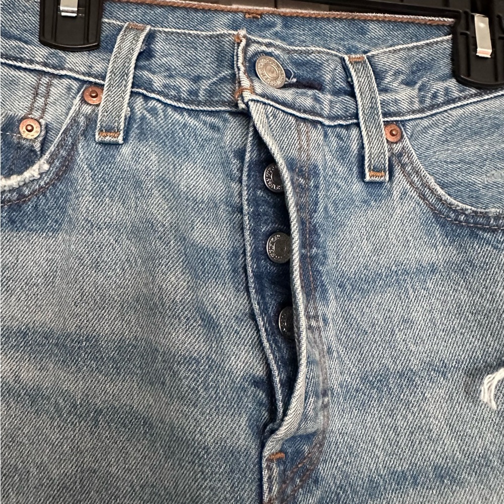 Levi’s 501 light wash high waisted button fly distressed straight leg Jean 28 - Picture 3 of 6